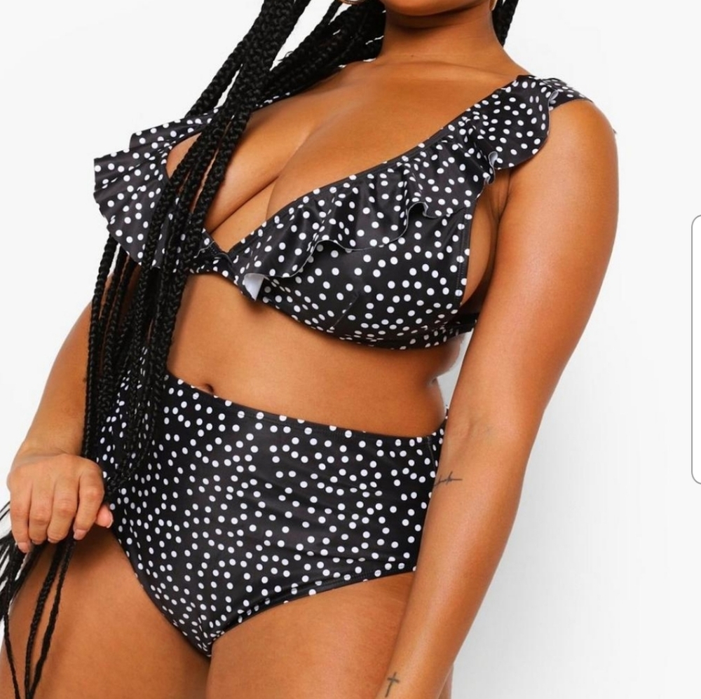 Boohoo Plussize swimsuit Poka Dot Ruffle Bikini